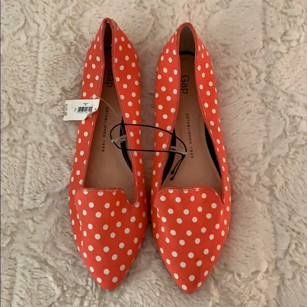 Brand new, with tags- peach polka dot flats